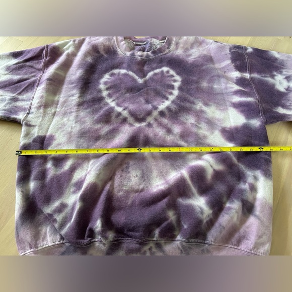 Urban outfitters heart tie-dye crewneck size s/m - Picture 3 of 4